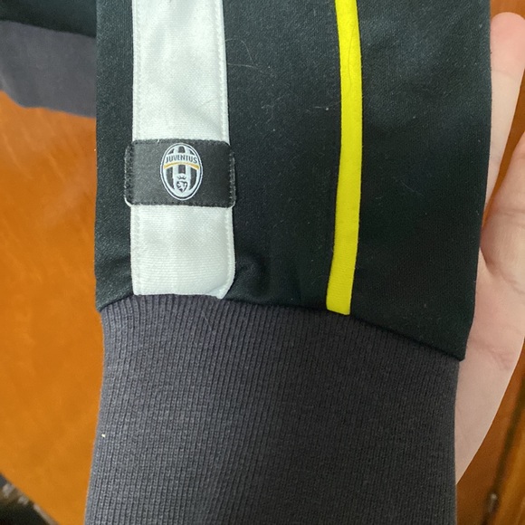 Men’s Juventus Zip-Up Sweater - Picture 3 of 7